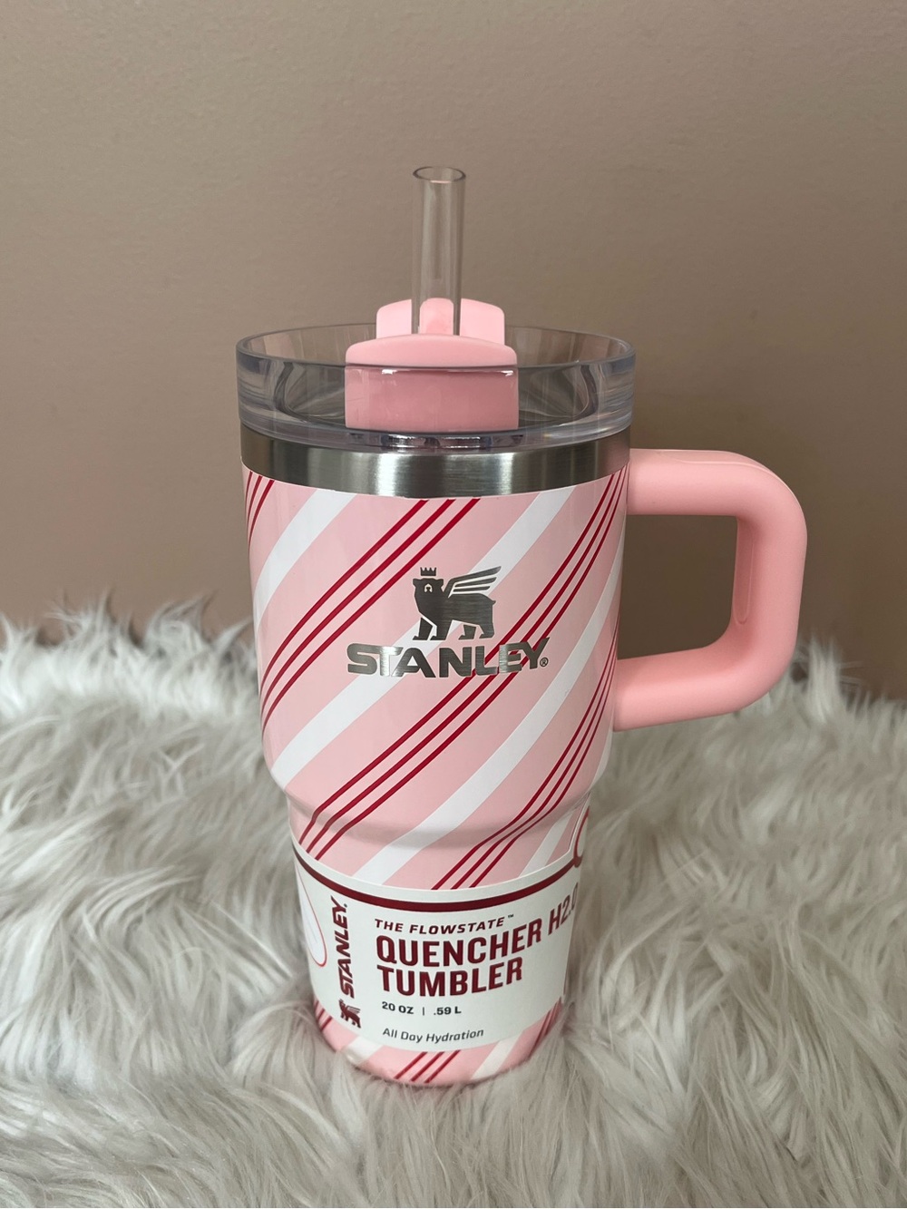 {Stanley} The Quencher H2.0 FlowState Tumbler 20 oz in Strawberry Twist - NWT